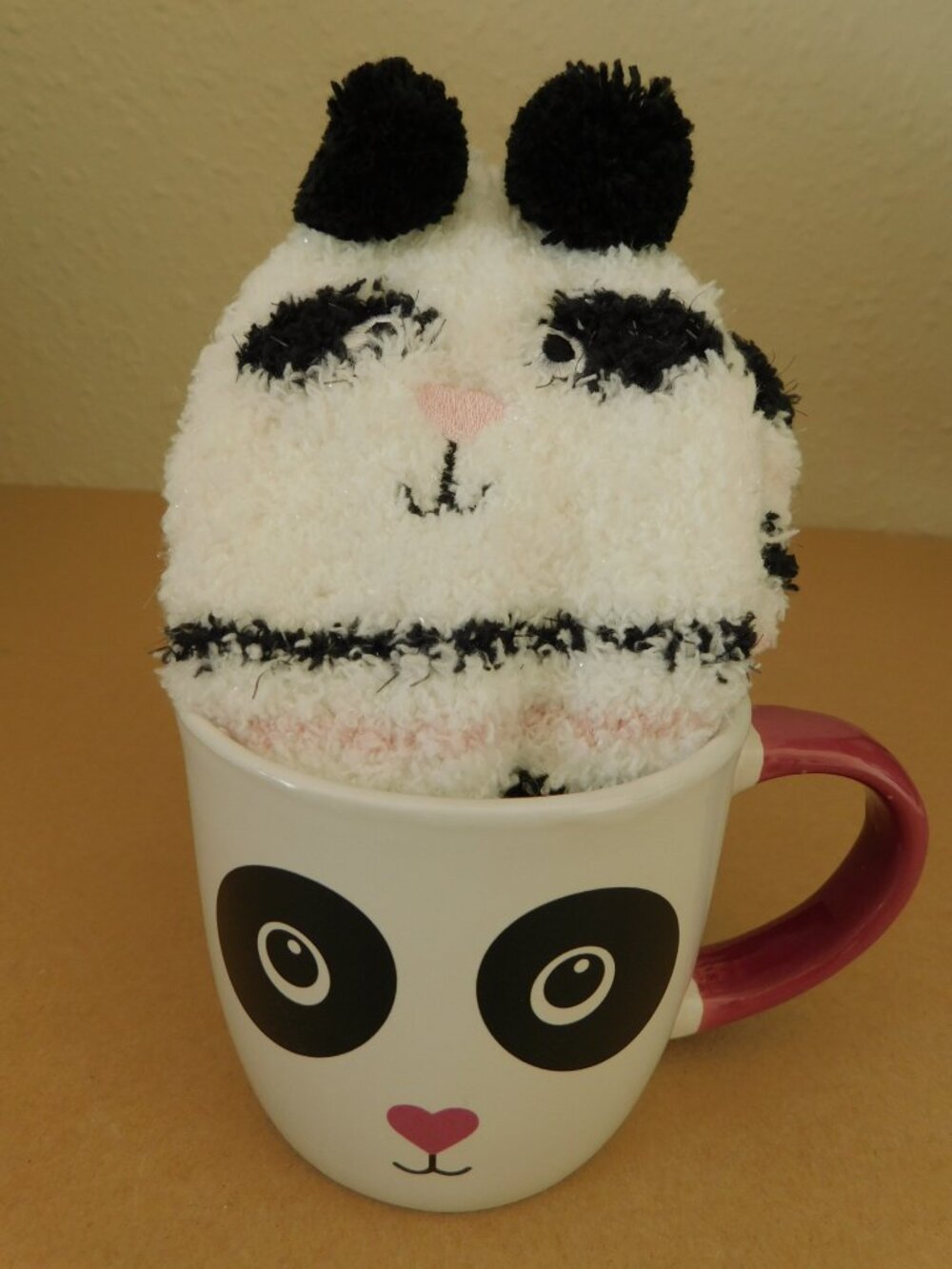 TOTES TOASTIES Ceramic Mug and Slipper Socks Gift Set Panda NEW